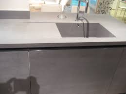 Plan De Travail En Ceramique Avec Evier Integre Laminam Par Simeg Meuble Cuisine Agencement Cuisine Plan Cuisine