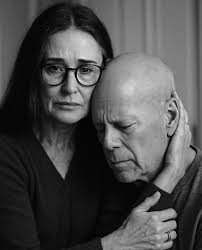 Emma Heming Willis' tearful confession: Bruce has forgotten everything, and  she made the heartbreaking decision to move him into a separate home,  leaving their daughters to grow up without their father by