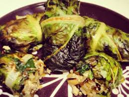 Pulite e lavate accuratamente le bietole, tagliatele a striscioline, mettetele in una pentola con coperchio, salate, e cuocetele senza alcun condimento, al massimo. Bietole Ripiene Veganblog Ricette E Prodotti Dal Mondo Vegan
