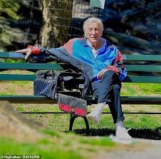 Tony bennett has canceled the rest of his 2021 tour dates and is retiring from touring. Tony Bennett 94 Is In High Spirits As He Strolls With Doting Wife Susan Crow 54 In Nyc Aktuelle Boulevard Nachrichten Und Fotogalerien Zu Stars Sternchen