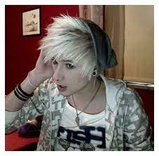 This video mostly has black and red outfits so if those are your favourite colour combos you have came to the righ. Walks Back To You What Do You Think Of These Kadon Emo Hair Cute Emo Boys Emo Scene Hair