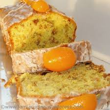 Götterspeise kochen und über die früchte (erdbeeren) gießen und dann fest werden lassen. Cake Lamiacucina