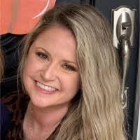 Shelly Grimsley's Instagram, Twitter & Facebook