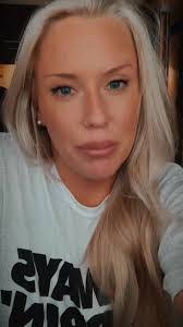 Holly Butts's Instagram, Twitter & Facebook