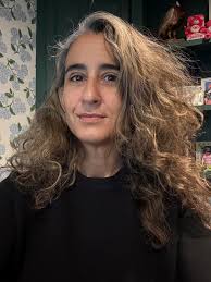 Idk what my hair is doing today but I'm letting it be