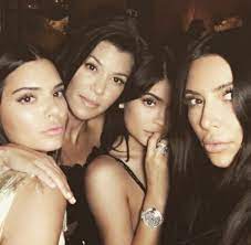 This according to a new lawsuit. Kourtney Kardashian Starportrat News Bilder Gala De