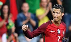 رونالدو يبيع جائزة أفضل لاعب في العالم لمساعدة الأطفال Real Madrid Cristiano Ronaldo Cristiano Ronaldo Ronaldo