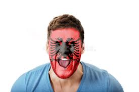 Homme Criard Avec Le Drapeau De L'Albanie Sur Le Visage Photo stock