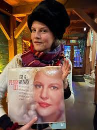 Sheila Rapp's Instagram, Twitter & Facebook