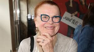 Iva Janžurová si vyrazila do společnosti. Prozradila, jak to dělá, že je  pořád ve skvělé formě. Poslouchám své tělo, říká