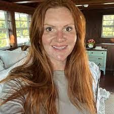 Tanya Earnest's Instagram, Twitter & Facebook