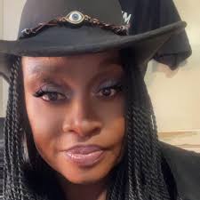 Sofia Vergara explains her intimate (and unexpected!) moment with Jon Hamm  at the #Emmys. Popcorn, anyone?