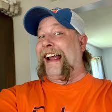 Chris Evenson's Instagram, Twitter & Facebook