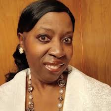 Buttery Strawberry 🍓 Cheesecake Stuffed Bundt Cake!!!! Super Moist  strawberry cake bursting with fresh strawberries and a gooey cheesecake  center. I ate this slice with my eyes closed. It was just that