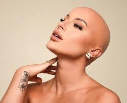 what's 4+4 😌 📸 @tommy_flanagan MUA @lesliecastlemua