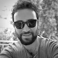 Bir Yokmus Bir Varmis Son Bir Umut Kirintisi Ararken Cekmecede Aynadan Sana Bakan Gozler Ben Varim Diye Fisildarmis Aynalar Gozler