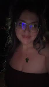 I’m too picky bc everytime I visit places from movies or shows (solely  referencing twilight and Vampire Diaries) I never like any of the gift shop  stuff lol. Like why does it all have to be so basic? ...