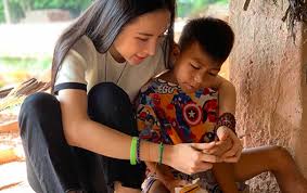 Cô được khán giả biết đến qua các vai chính trong các bộ phim nổi tiếng việt nam như: Kinh Váº¡n Hoa Tin Tá»©c Má»›i Nháº¥t Vá» Kinh Váº¡n Hoa Cáº­p Nháº­t Trong 24h Yeah1 Music