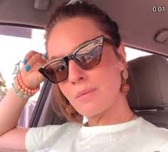 Hello im Chandel from Texas America, looking for email to email penpals  friends to chat with, Dm me your email chat up.