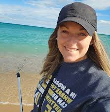 What are some allergy-free and dye-free safe snack options for a school  class?