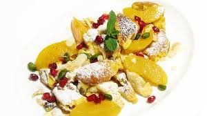 Schuhbecks Bayerisch Al Dente Kaiserschmarrn Julius Casar Mit Pfirsich Und Granatapfel Br De Kaiserschmarrn Rezepte Mit Granatapfel Rezepte