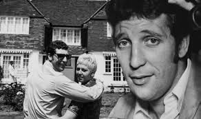 After being married just a few months, tom and wife linda welcomed their only child mark in 1957. Tom Jones Wife How Did Sir Tom And Linda Meet Most Beautiful Girl True Hollywood Talk