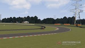 Until 1999, the circuit followed it's original layout, around the perimeter of the old air base. Castle Combe Circuit Assetto Corsa Club