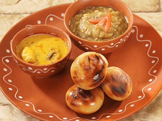 Traditional litti served with spicy curry, AI generated