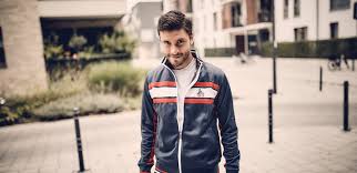 Lucas war wie bruder jonas fußballer, stürmte für den heimatklub der hectors, den sv auersmacher. 1 Fc Koln Jonas Hector Gewohnt Ungewohnlich