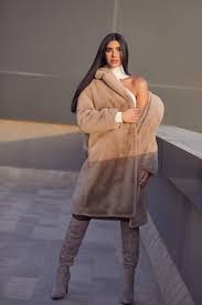 وتلقى أيضاً محمد سامي انتقادات بسبب مشاركة شقيقته ريم سامي وزوجته مي عمر في المسلسل، واتهمه البعض بمجاملتهما على حساب أبطال المسلسل، وذلك بعد مشاركة مي عمر في معظم أعماله وكذلك مشاركة. Ø±ÙŠÙ… Ø³Ø§Ù…ÙŠ Ø­Ø¶ÙˆØ± Ø¢Ø³Ø± ÙˆØ£Ù†Ø§Ù‚Ø© Ù„Ø§ Ù…Ø«ÙŠÙ„ Ù„Ù‡Ø§ Ellearabia