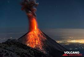 Eruption runaway (i can't stand the rain 1995). Photo Of The Month By Tom Pfeiffer A Strong Eruption Occurs On The Evening Of 25 Feb Producing A Tall Lava Fountain F Volcanodiscovery