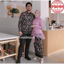 Cobalah pertimbangkan busana yang senada nan serasi dengan pasangan di hari bahagia kalian. Set Couple Kebaya Baju Kebaya Modern Baju Tunangan Baju Kondangan Couple Baju Batik Kebaya Shopee Indonesia