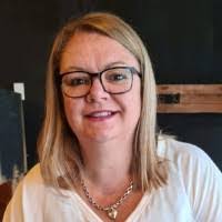 Alison Usher's Instagram, Twitter & Facebook