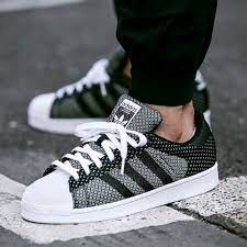 Hier finden sie, was sie suchen: Sneakers To Buy And To Wear Right Now Adidas Superstar Weave Adidas Superstar White Adidas Superstar Sneaker Boots
