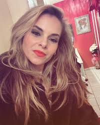 Being happy never goes out of style. 💕