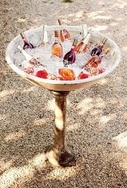 Baignoire Barque Fontaine Des Idees Originales Et Decoratives Pour Rafraichir Vos Boissons Bains D Oiseaux Boisson Decoration Mariage