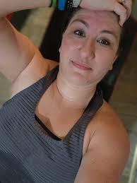 Ughhhh!!!! Stupid rain! I wanted to run this morning since it was in the  upper 40's but it was raining too heavy. And of course, now it slows down  when I can't