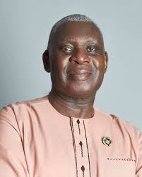 Junior Graphic : Teen News, Auntie Betty Advises you, Education and more