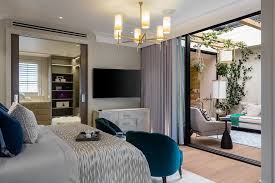 This Elegant Master Bedroom Suite Occupies The Entire Second Floor Of Modern Home In London And Comes Complete With A Elegant Master Bedroom London House House
