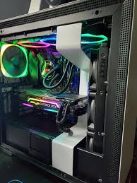 Nous nous sommes arrêtés sur un boîtier de la marque nzxt, le h500 blanc. Joining The Build Train Upgraded From A H500i To A H710i Nzxt