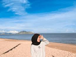Pemandangan di tepi pantai pada waktu senja wovgo.com. Pantai Samudra Bengkayang Tiket Aktivitas Juni 2021 Travelspromo