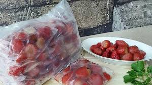 Masukkan ke dalam lemari pembeku dan biarkan selama kurang lebih setengah jam. 5 Cara Menyimpan Buah Potong Agar Tetap Segar Saat Dikonsumsi Bukareview