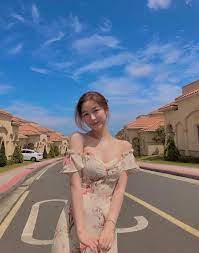 Her character in alice may be annoying to some but i'm sure she's not like that in real life. Tb9jeps12ogd8m