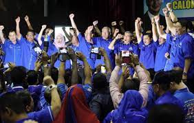 Tak keterlaluan jika kami di murai.my katakan beliau ahli politik yang boleh mencairkan hati kerana keterampilannya yang sentiasa bergaya dan kacak. Pru 14 Senarai Penuh Calon Bn Kedah