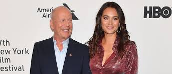 Tallulah appeared shocked when buss kneeled down to ask her to marry him. Entspannte Pyjama Party Bei Bruce Willis Und Ex Demi Moore Weltweitestars