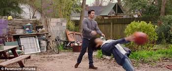 With mark wahlberg, rose byrne, isabela merced, gustavo escobar. Mark Wahlberg And Rose Byrne Struggle Hilariously After Adopting Wild Kids In Instant Family Trailer Daily Mail Online