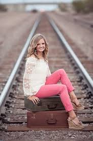 17 Cute College Outfits For Short Height Girls To Look Tall Cute College Outfits College Girl Fashion Senior Girl Photography