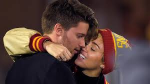 Arnold alois schwarzenegger5 ˈaɐnɔlt ˈaloʏs ˈʃvaɐtsəˌnɛɡɐ, англ. Miley Cyrus Kusst Den Sohn Von Arnold Schwarzenegger