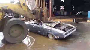 Wutender Besitzer Zerstort Dodge Charger Um Kaufinteressenten Eine Lektion Zu Erteilen Video Dodge Wolle Kaufen Autos
