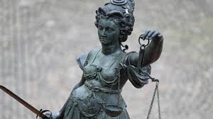 Banken wie zum beispiel commerzbank, deutsche bank, comdirect bieten tolle schnäppchen und günstige angebote an. Prozesse Hildesheim Bank Mitarbeiterin Soll Konten Von Kunden Geplundert Haben Panorama Sz De